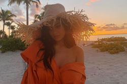 Кайли Дженнер показала, как отдыхает у океана с годовалой дочерью и лучшей подругой