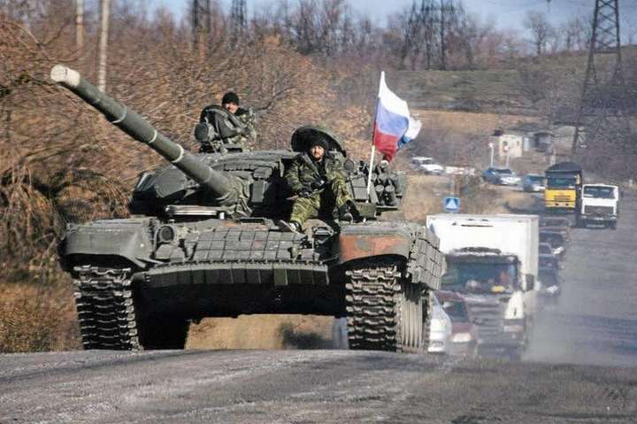 Окупанти ховають танки поміж житлових будинків на Донбасі