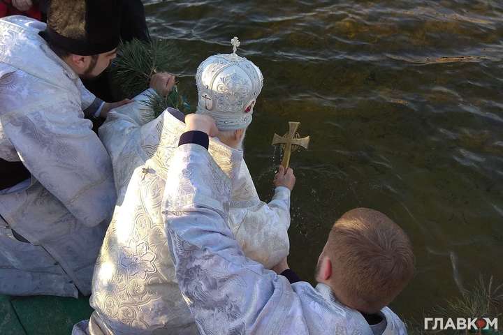 Крещение Господне в Киеве: Филарет освятил воды Днепра (фоторепортаж)