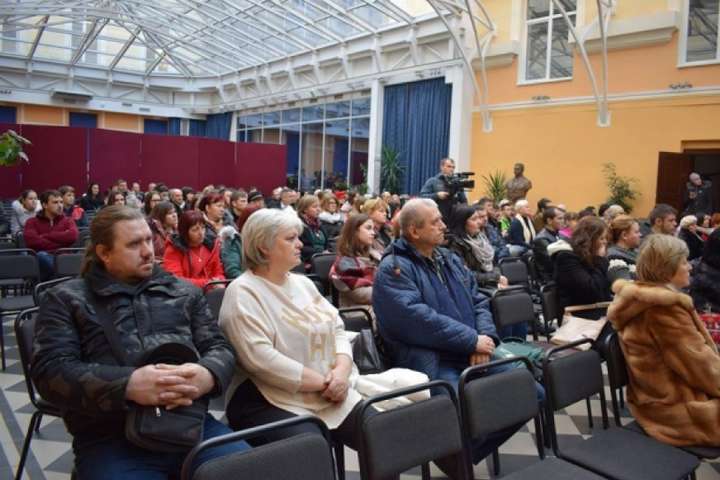 У Берегові стартували курси української мови для угорців Закарпаття