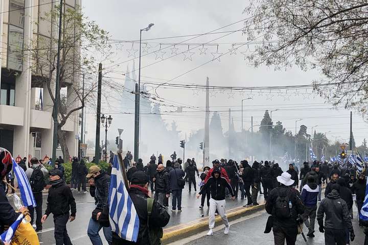 В Афінах десятки тисяч людей вийшли на протест проти угоди з Македонією