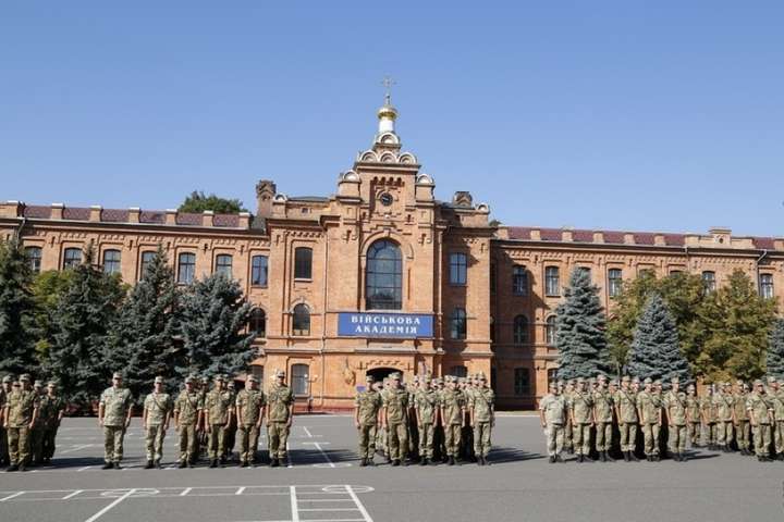 Священик Московської церкви бідкається, що не може потрапити до храму на території військового об’єкту