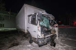 Вантажна машина Mercedes перевозила продукти харчування