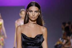 Соблазнительную Эмили Ратаковски засекли за уборкой мусорных баков (фото)