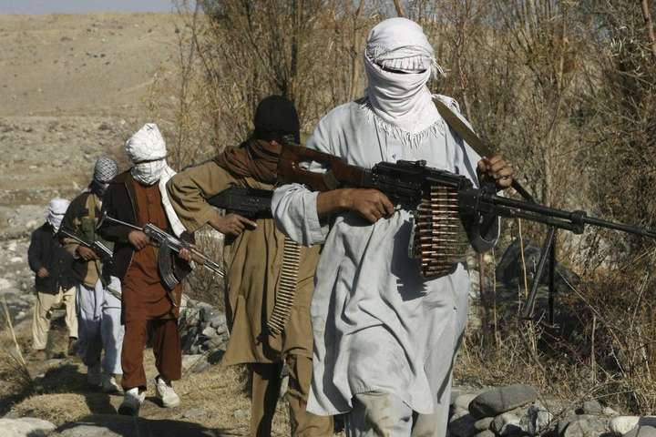 Бойовики напали на військову базу в Афганістані, 12 загиблих