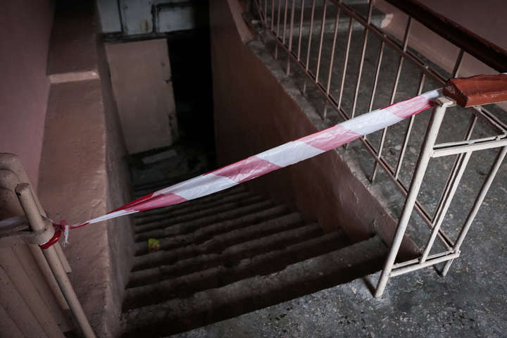 У затопленому підвалі будинку в Києві знайдено тіло чоловіка