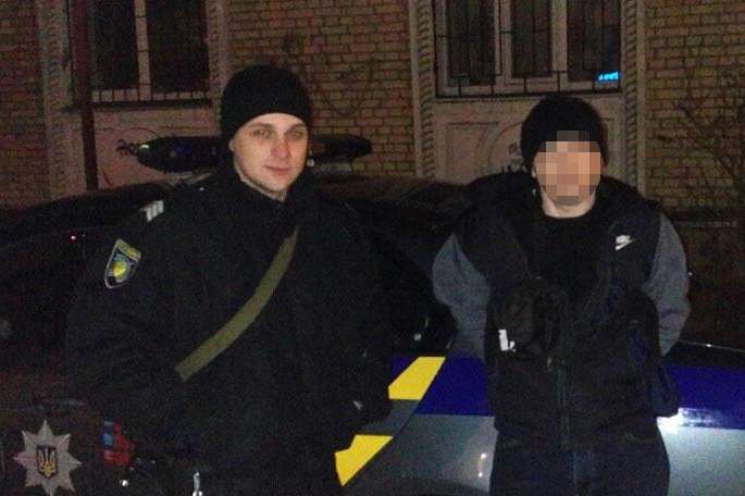 Поліція зловила молодика, який намагався обікрасти банк у Києві