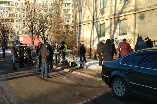Поліція Києва розшукує зловмисників, які зарізали безхатченка