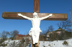 За пошкодження хреста в Умані затримали двох громадян США