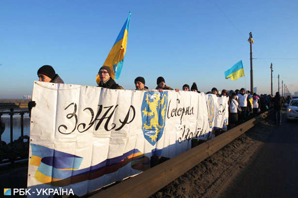 Два берега Днепра в Киеве соединила «Живая цепь соборности» (фоторепортаж)