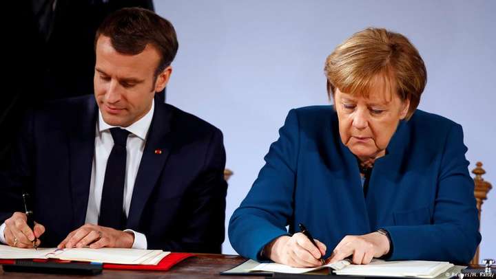 Меркель и Макрон подписали договор об усилении сотрудничества