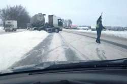 Протягом доби рятувальники надали допомогу у буксируванні 68 транспортних засобів, де перебувало 93 особи