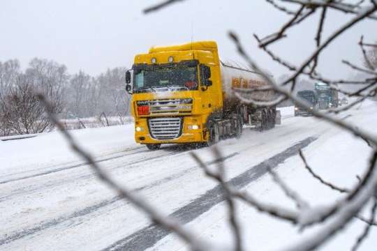 Грузовикам запретили въезжать в Кропивницкий из-за снегопада