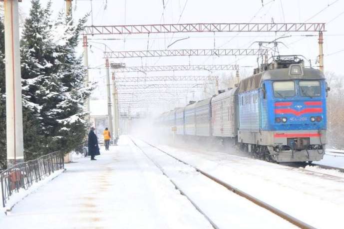 В «Укрзалізниці» запевнили, що снігопади не вплинули на рух поїздів