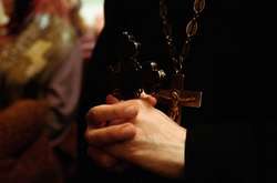 На Житомирщині невідомі розкидали ікони у каплиці