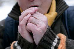  У групу ризику тих, хто може отримати обмороження і переохолодження, входять люди похилого віку 