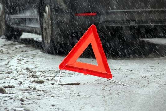 За півдня на Київщині через снігопад сталося 50 ДТП