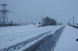 На Київщині дороги замітає снігом