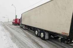 Рятувальники відбуксирували автомобілі, які не могли зрушити з місця