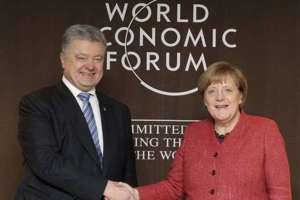 Порошенко і Меркель провели переговори у Давосі