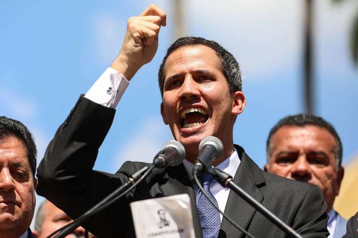 Революція у Венесуелі: лідер опозиції став в.о. президента країни