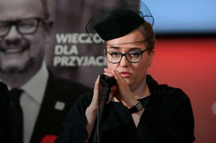 «Мого чоловіка вбили слова»: вдова мера Гданська звинуватила суспільний телеканал