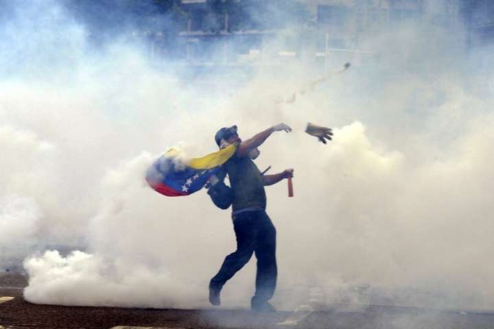 Жертвами масових протестів у Венесуелі стали щонайменше 16 людей