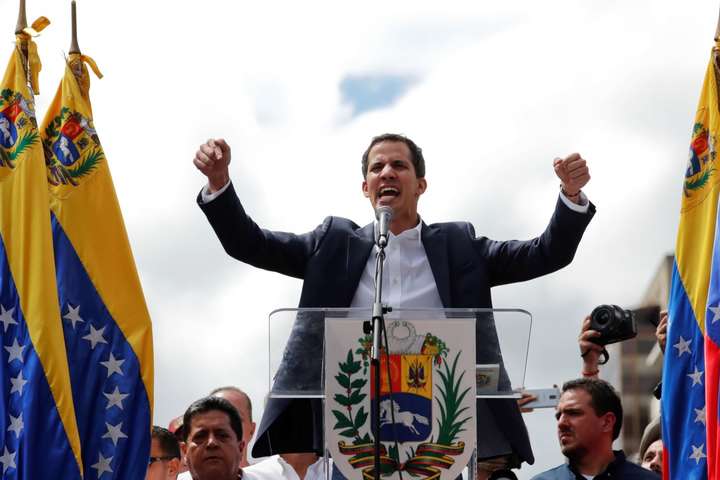 Помпео закликав Мадуро поступитися посадою президента Венесуели опозиціонеру Гуайдо