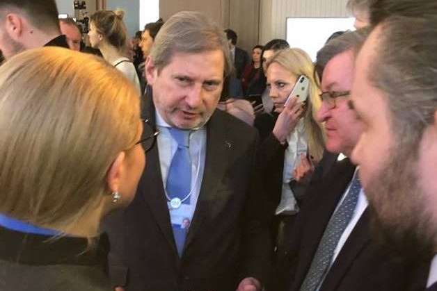 Тимошенко у Давосі зустрілася з єврокомісаром