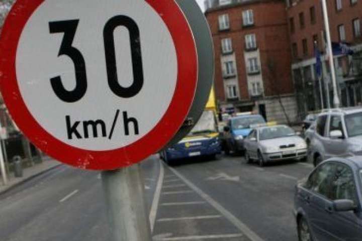 Столична влада хоче обмежити швидкість дорожнього руху біля шкіл