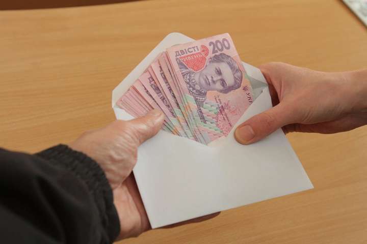 Налоговая предложила при начислении субсидий учитывать данные о зарплатах «в конвертах»