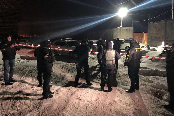Погрожували вбити та порубали авто сокирою: у Києві скоєно напад на журналістів