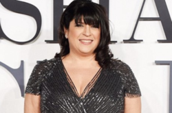 Автор «Пятидесяти оттенков серого» выпускает новую эротическую книгу про современную Золушку