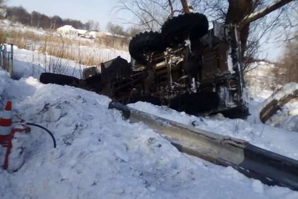 На Черкащині вантажівка з боєприпасами злетіла в кювет 
