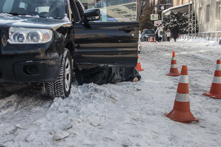 У Києві за кермом авто раптово помер чоловік 