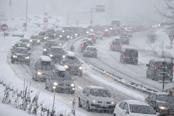 Киян знову просять не користуватися авто через снігопади