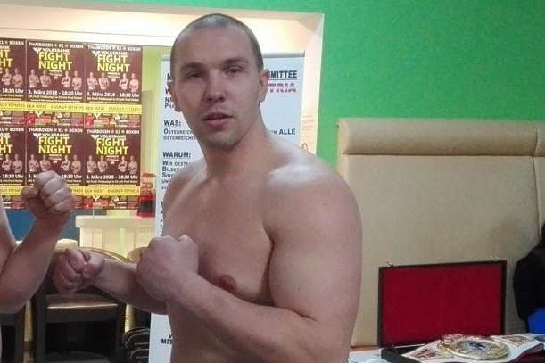 Український боксер Неудачин вдало дебютував на професійному рингу (відео)