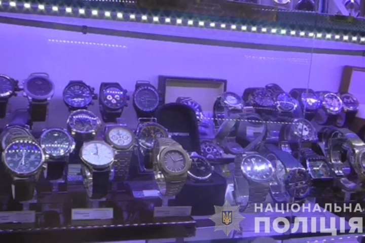 У Миколаєві жінка підробила годинників на 30 млн грн
