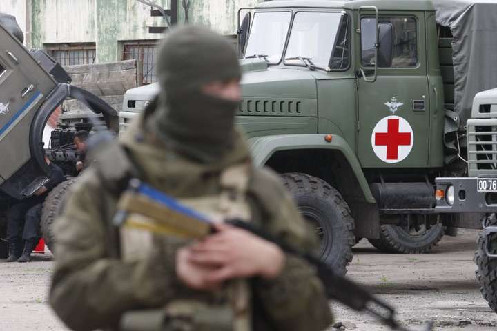 «Червоний Хрест» відправив на Донбас вантажівки з гуманітарною допомогою