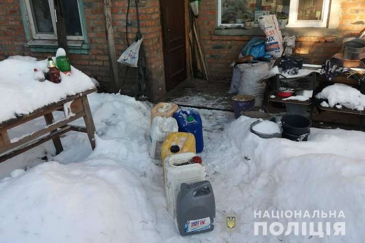 На Харківщині чоловік продав знайомому 100 літрів води під виглядом дизельного палива 