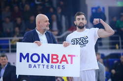 Олександр Захаров (справа)