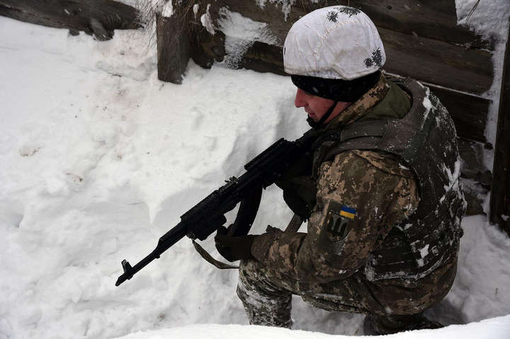 Окупанти гатили на Донбасі з гранатометів та кулеметів
