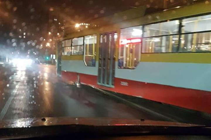 В Одесі трамвай зійшов з рейок (фото)