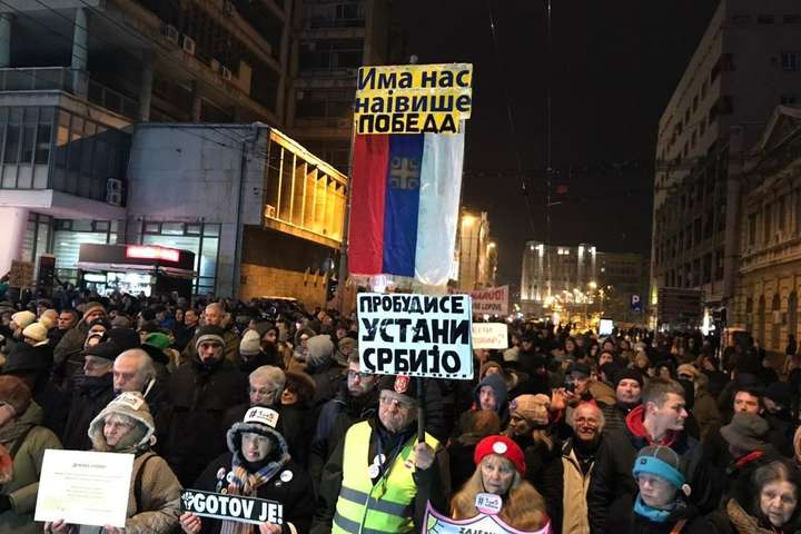 Тисячі сербів закликали президента Вучича до відставки