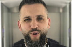 «Брутальный» чиновник: Максим Нефьодов показал, как ухаживает за лицом