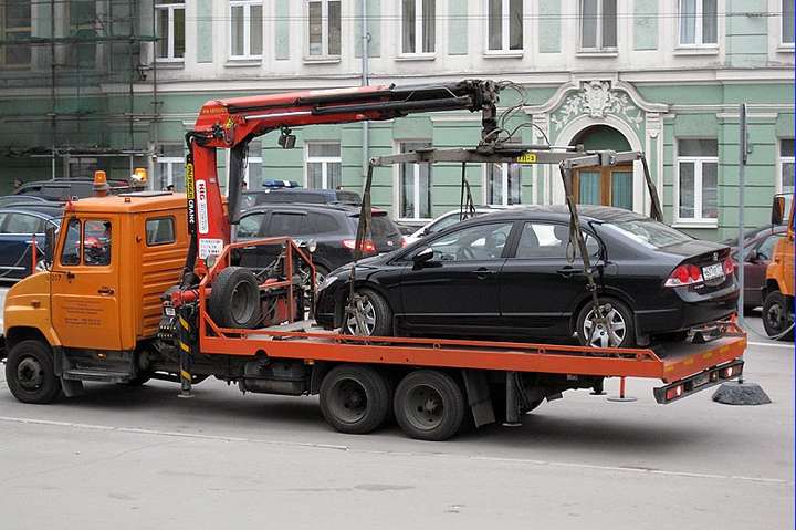 Евакуація машин-порушників у Києві може розпочатися у квітні