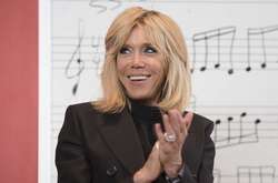 Модный прокол: пользователи сети раскритиковали лук Брижит Макрон 