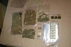 Під час обшуку у фігурантів вилучено понад 1,5 кг елітних сортів канабісу