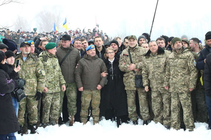 Тимошенко, кіборги та гігантський прапор: на Чернігівщині відзначили річницю бою під Крутами