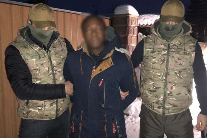 У Києві затримано іноземця, який переправляв нелегалів за кордон